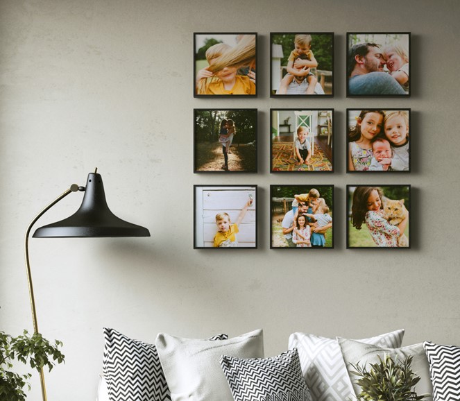 Cuadritos Happy Foto en la pared de un living